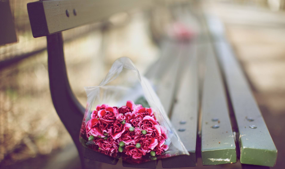 畢業(yè)就分手催淚傷感說說句子 逃不過畢業(yè)分手季的魔咒傷感心情說說