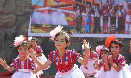 兒童節小孩節目輸了怎么安慰 小孩表演節目名次低家長怎么教育