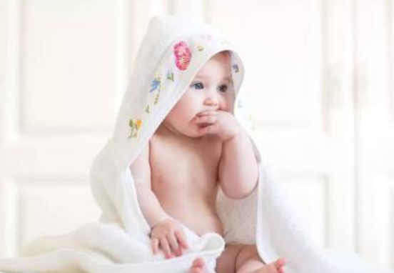 夏天寶寶嘔吐怎么辦 夏天寶寶經常嘔吐什么原因