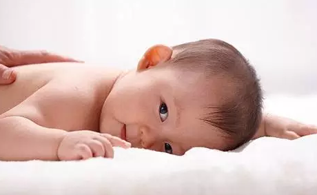 夏天寶寶便秘怎么辦 夏天寶寶經常便秘什么原因