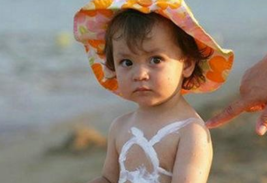 夏天小寶寶中暑癥狀有哪些 夏天小寶寶中暑怎么辦