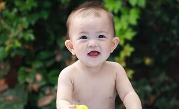 夏天寶寶痱子和濕疹區(qū)別 夏天寶寶怎么預(yù)防痱子