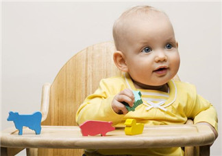 剃光頭會(huì)防痱子可信嗎 頭發(fā)是寶寶頭部的天然保護(hù)傘