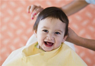 孩子剃光頭真的能更涼快嗎 光頭更容易曬傷寶寶頭部