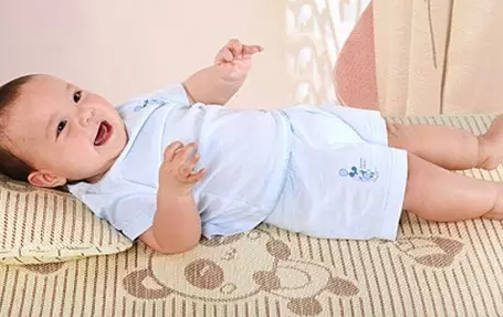 夏天孩子睡涼席會受涼嗎 孩子能不能每天睡涼席