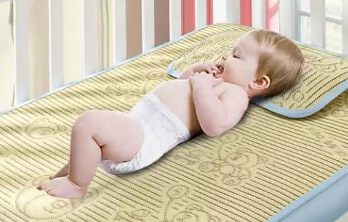 夏天孩子睡涼席會受涼嗎 孩子能不能每天睡涼席 夏天孩子睡涼席會受涼嗎 孩子能不能每天睡涼席