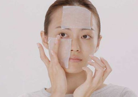 用什么化妝水濕敷比較好 濕敷化妝水選擇分析