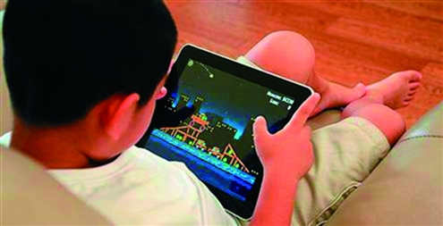 如何讓寶寶遠離電子產品 多用眼睛交流表達情感