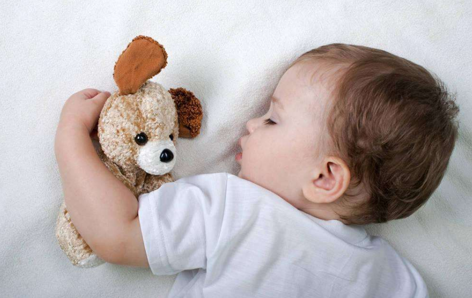 孩子晚上睡覺特別容易哭是什么原因 怎么應對孩子睡覺哭鬧2018 孩子晚上睡覺特別容易哭是什么原因 怎么應對孩子睡覺哭鬧2018