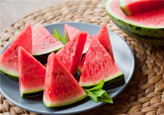 手足口病可以吃西瓜嗎 手足口病一天能吃多少西瓜