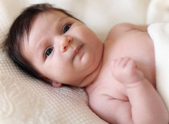 嬰兒為什么大便次數(shù)多 新生兒一天便7-8次是屬正常 嬰兒為什么大便次數(shù)多 新生兒一天便7-8次是屬正常