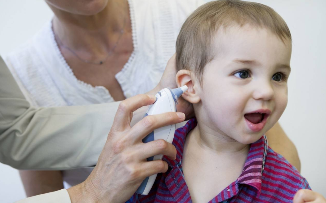 夏季孩子發燒需要檢查嗎 如何在家照料發燒的寶寶