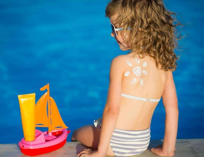 孩子在外面玩曬傷了怎么做 寶寶曬傷后恢復(fù)方法2018 孩子在外面玩曬傷了怎么做 寶寶曬傷后恢復(fù)方法2018