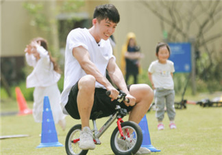 放開我北鼻黃景瑜一人帶四娃 誰還不是個寶寶了