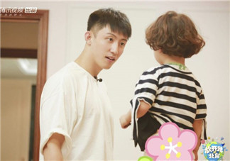 放開我北鼻帶娃新手黃景瑜見娃懵 最皮萌娃豪豪花式求抱抱