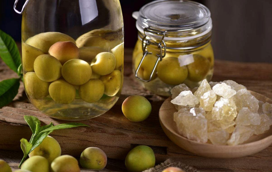 芒種泡青梅酒的帶圖心情說說 你有杯子我有青梅酒的心情句子