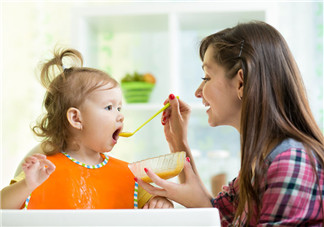 怎樣讓孩學(xué)會(huì)獨(dú)立吃飯 吃飯是孩子自己的事情