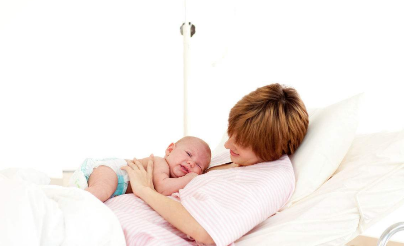 給孩子添加輔食之后應該如何喂母乳 添加輔食后就可以停母乳了嗎