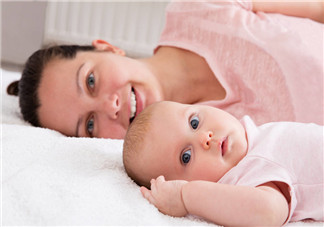 新生兒皮膚如何護理 夏天清潔時注意皮膚褶皺處