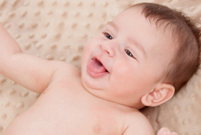 新生兒皮膚如何護理 夏天清潔時注意皮膚褶皺處