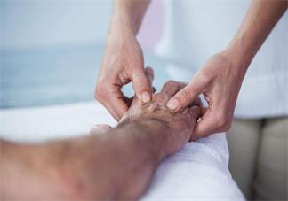 怎么給孩子按摩胸腹背部 給孩子按摩推拿背部手法2018