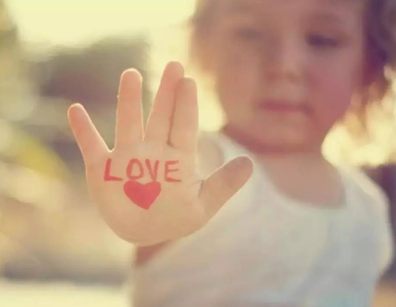 家長怎么對待敏感的孩子 敏感孩子需要足夠的耐心和愛