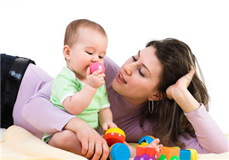 產(chǎn)后回歸職場(chǎng)還是做全職媽媽 ?成為全職媽媽好不好 產(chǎn)后回歸職場(chǎng)還是做全職媽媽 ?成為全職媽媽好不好