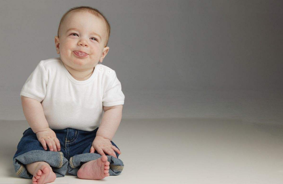 寶寶吐奶了怎么處理比較好 為什么會出現孩子吐奶的情況2018