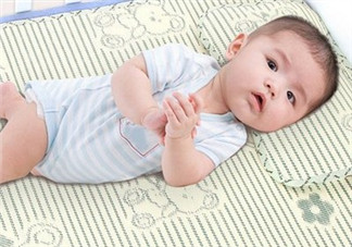 夏天寶寶可以睡涼席嗎 一定要警惕涼席性皮炎