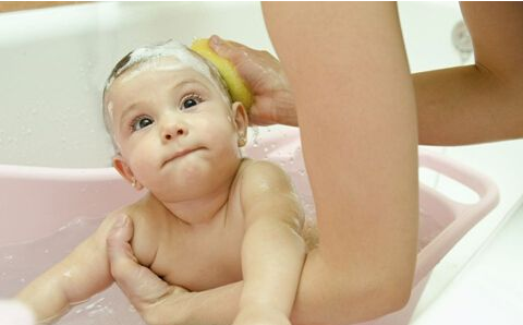 寶寶出汗后應該怎么護理 孩子出汗就是盜汗嗎2018 寶寶出汗后應該怎么護理 孩子出汗就是盜汗嗎2018