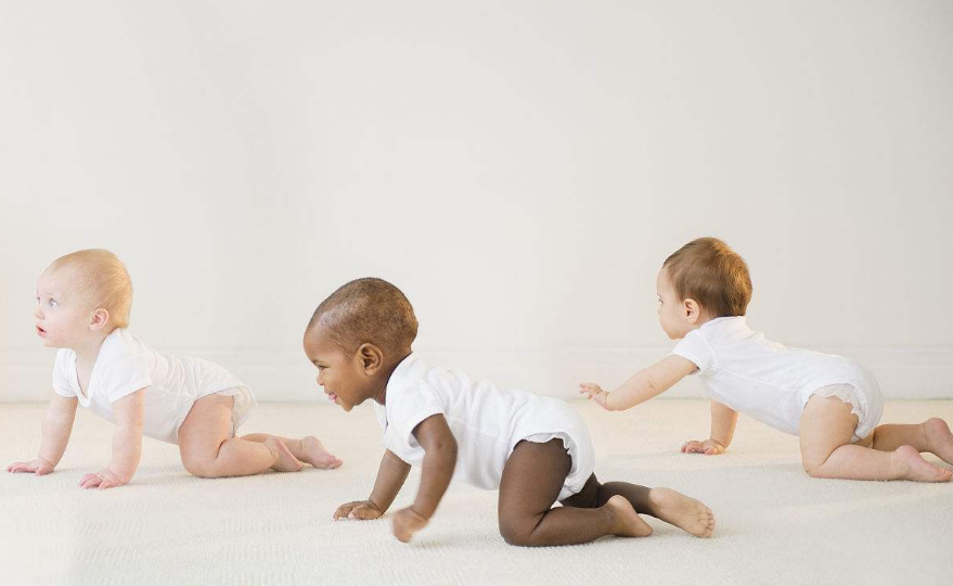 怎么知道孩子可以學爬了 什么時候教孩子爬比較好2018