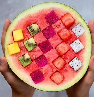 夏天吃西瓜的心情說說 形容夏天吃西瓜的說說圖片