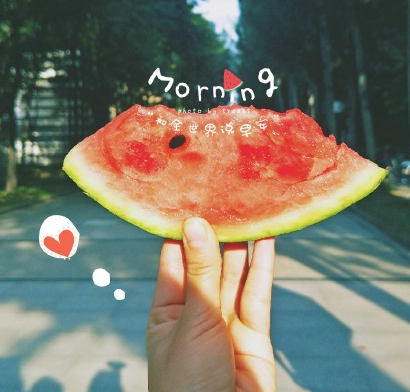 朋友圈發吃西瓜配文字 曬吃西瓜的說說句子圖片