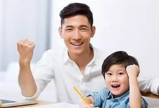 2018父親節(jié)詩歌朗誦素材 幼兒園父親節(jié)感人詩歌大全