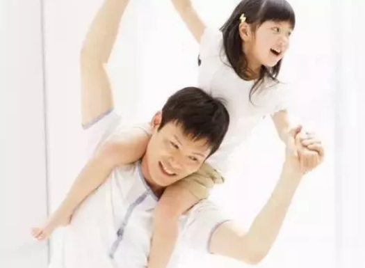 爸爸的手父親節活動教案 父親節幼兒園中班語言教案