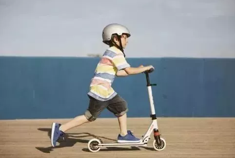 寶寶選幾個輪子的滑板車好2018 不同年齡選不同的滑板車
