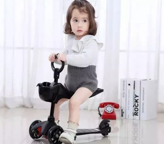 寶寶選幾個輪子的滑板車好2018 不同年齡選不同的滑板車
