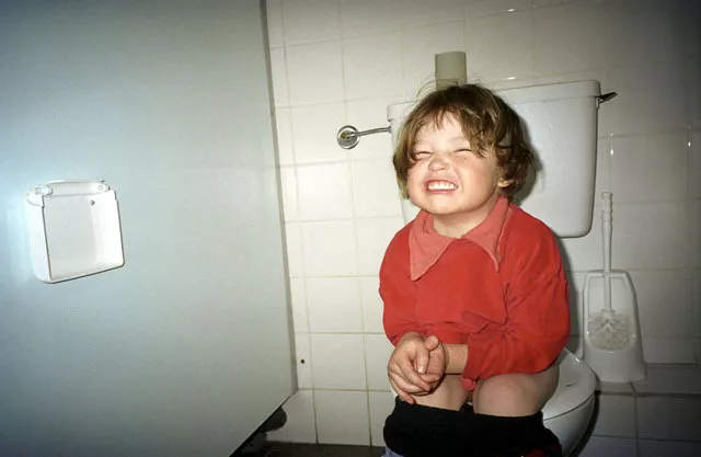 孩子不喜歡蹲著上廁所怎么辦 怎么引導孩子蹲著上廁所2018