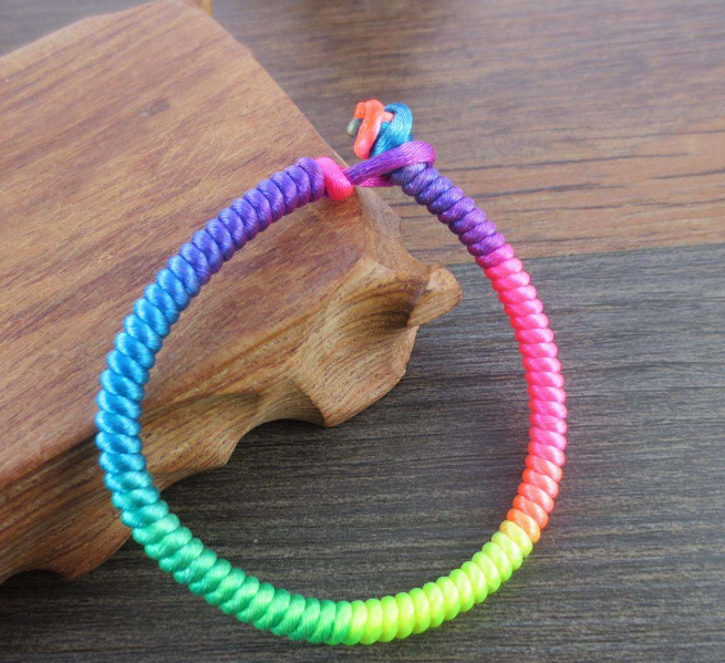 端午系五彩繩配圖心情說說 2018戴端午繩的圖片句子短語(yǔ)朋友圈