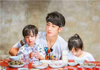 父親節陪爸爸的心情說說 父親節陪爸爸一起做任何事的幽默說說朋友圈