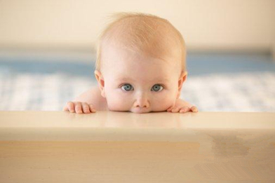 寶寶愛咬人什么原因 讓寶寶知道咬人是不好的行為