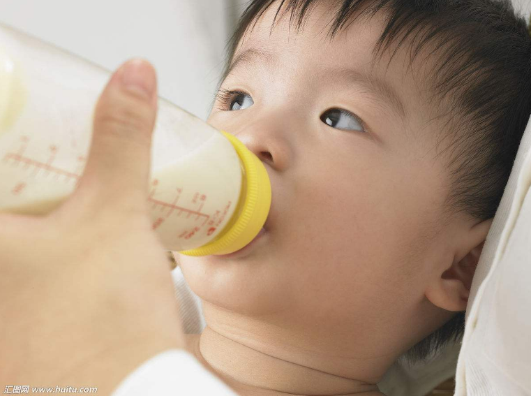 怎么判斷寶寶是否吃飽 2018寶寶吃不飽正確反應(yīng) 怎么判斷寶寶是否吃飽 2018寶寶吃不飽正確反應(yīng)