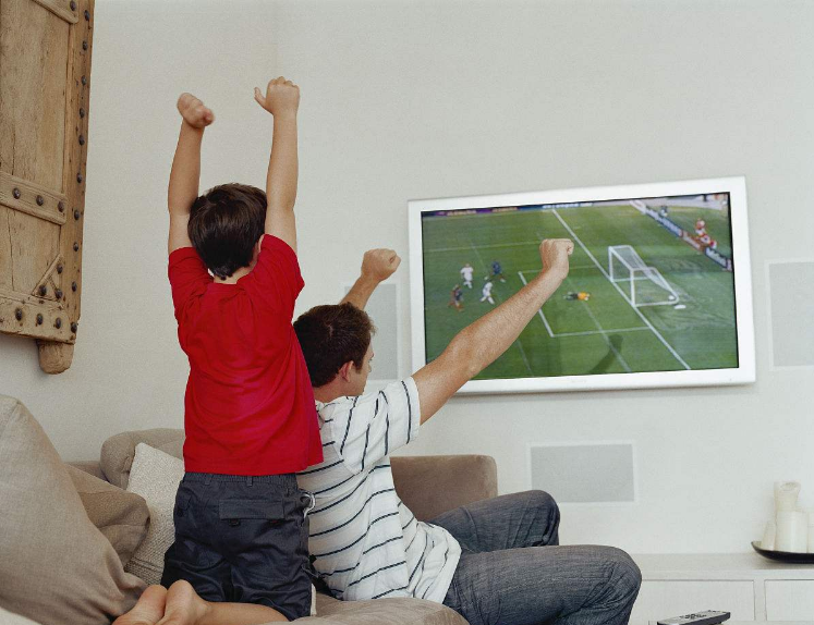 和爸爸看世界杯的心情說說 2018父親節的正確打開方式