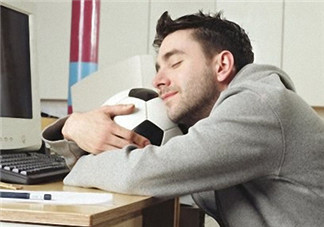 痛風熬夜喝酒看世界杯能吃藥嗎 痛風者不宜熬夜喝酒 痛風熬夜喝酒看世界杯能吃藥嗎 痛風者不宜熬夜喝酒