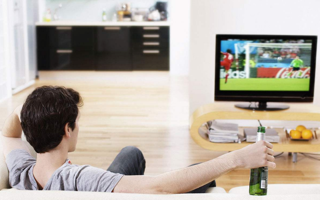 世界杯美食和酒最配的心情說說 世界杯必須得有美食和酒的搞笑段子 世界杯美食和酒最配的心情說說 世界杯必須得有美食和酒的搞笑段子