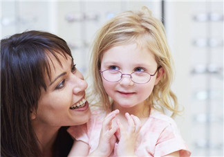 寶寶從小怎么保護(hù)視力 眼睛和視力問(wèn)題的跡象有哪些