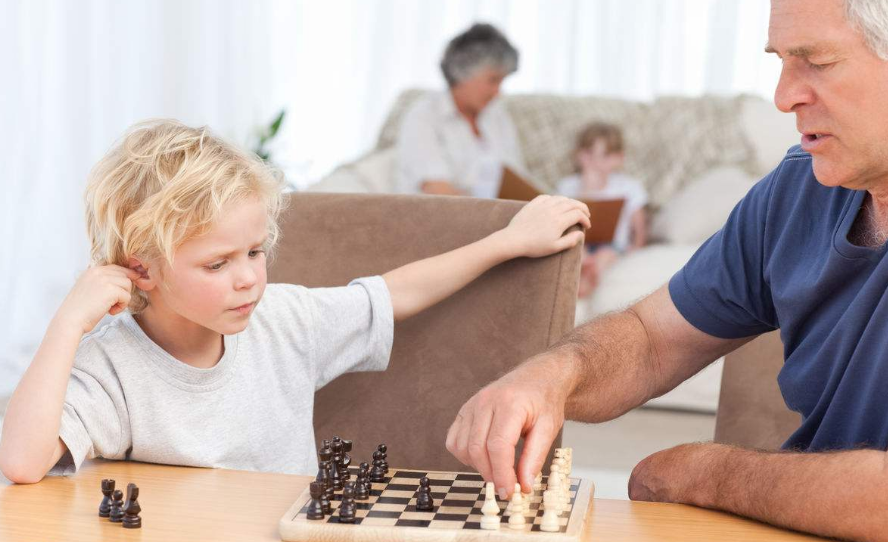 爸爸怎么帶孩子出去玩比較好 爸爸帶孩子玩注意事項2018