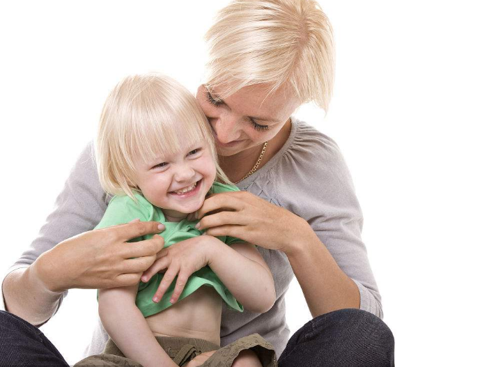 怎么教出性格樂(lè)天開(kāi)朗的寶寶 樂(lè)天寶寶培養(yǎng)方法2018