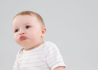 寶寶愛臉沖上睡覺怎么辦 要提前給寶寶睡枕頭嗎