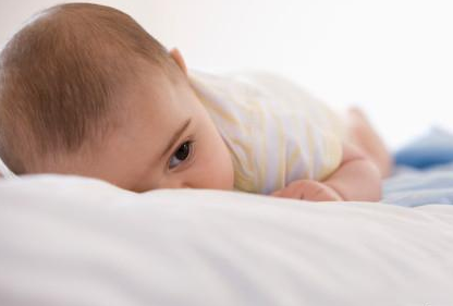 2018三伏天寶寶怎么防暑 夏季勤洗澡保持寶寶肌膚干爽